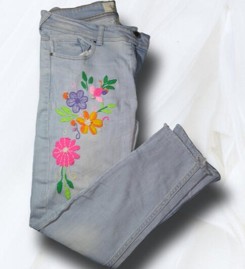 Pantalon tiro alto, talle 40: $400