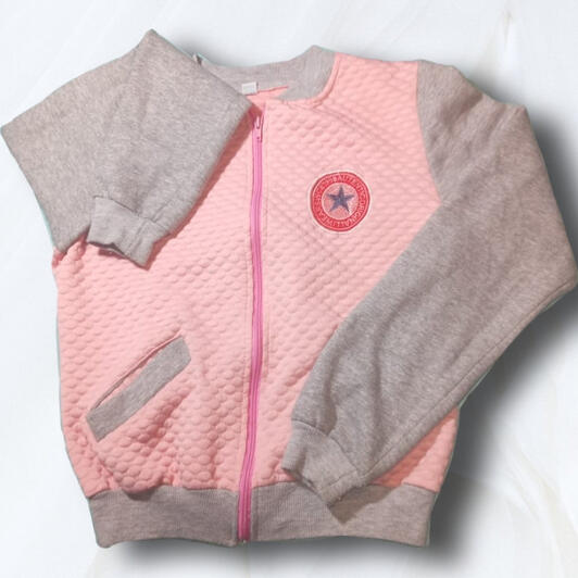 Campera rosa con mangas grises, talle 3: $400